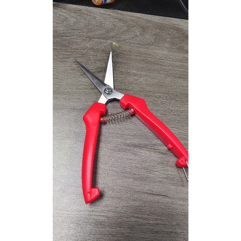 Sécateur professionnel à poignées ergonomiques rouges, lames inox tranchantes assurant des coupes précises pour massifs, aménagement paysager et entretien extérieur.