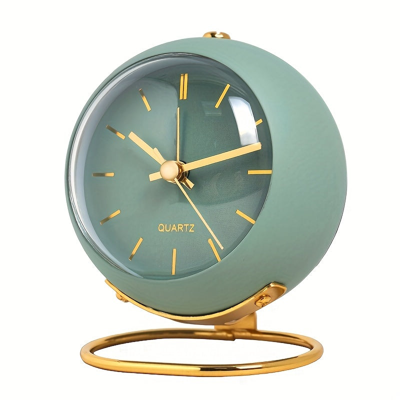 Silent desk clock, Nordic design, luminous hands, battery operated, round metal, ideal for students and home decor.
