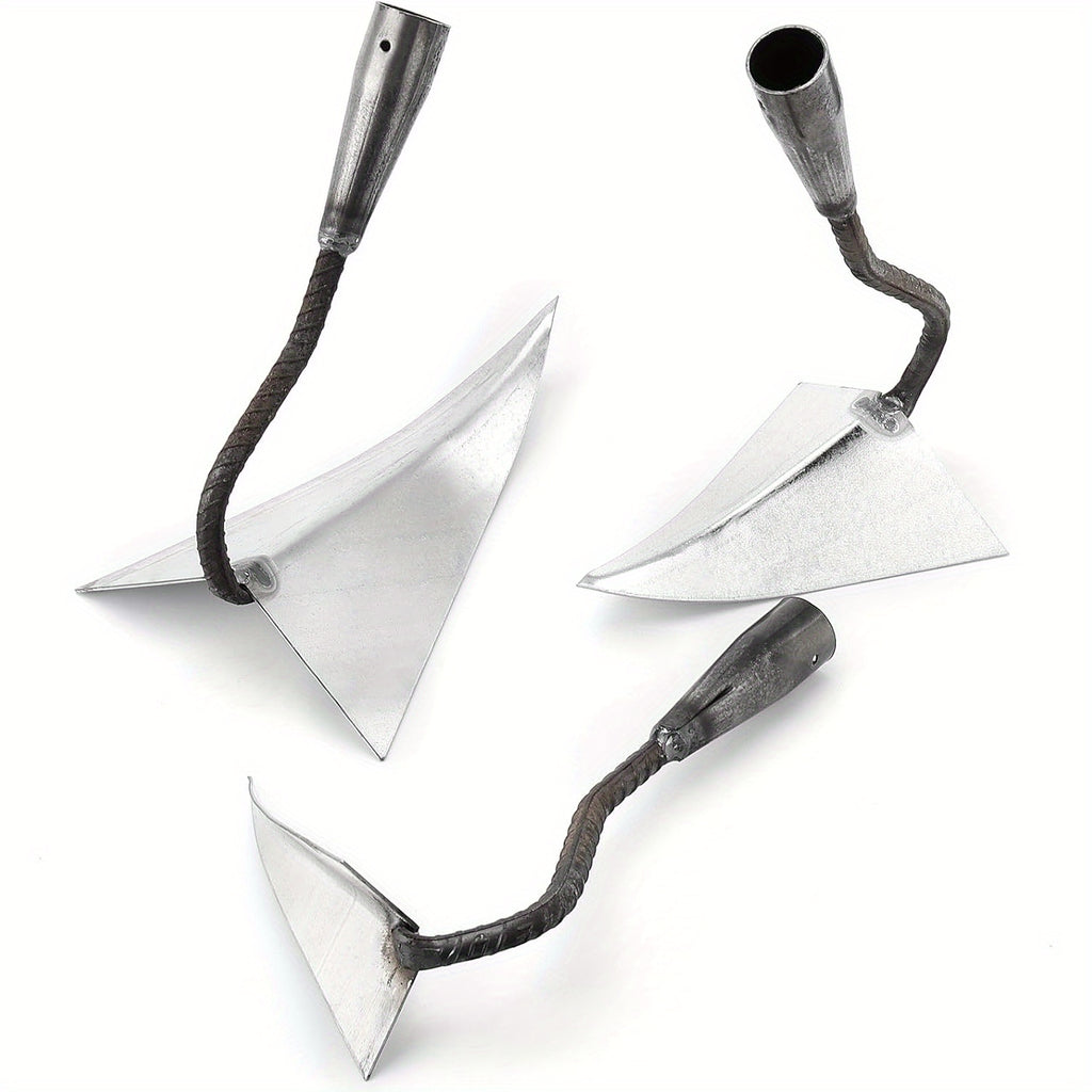 Houe en V à lame triangulaire tranchante, construction métallique durable pour creuser, désherber et ameublir, idéale jardin, ferme et paysagisme.
