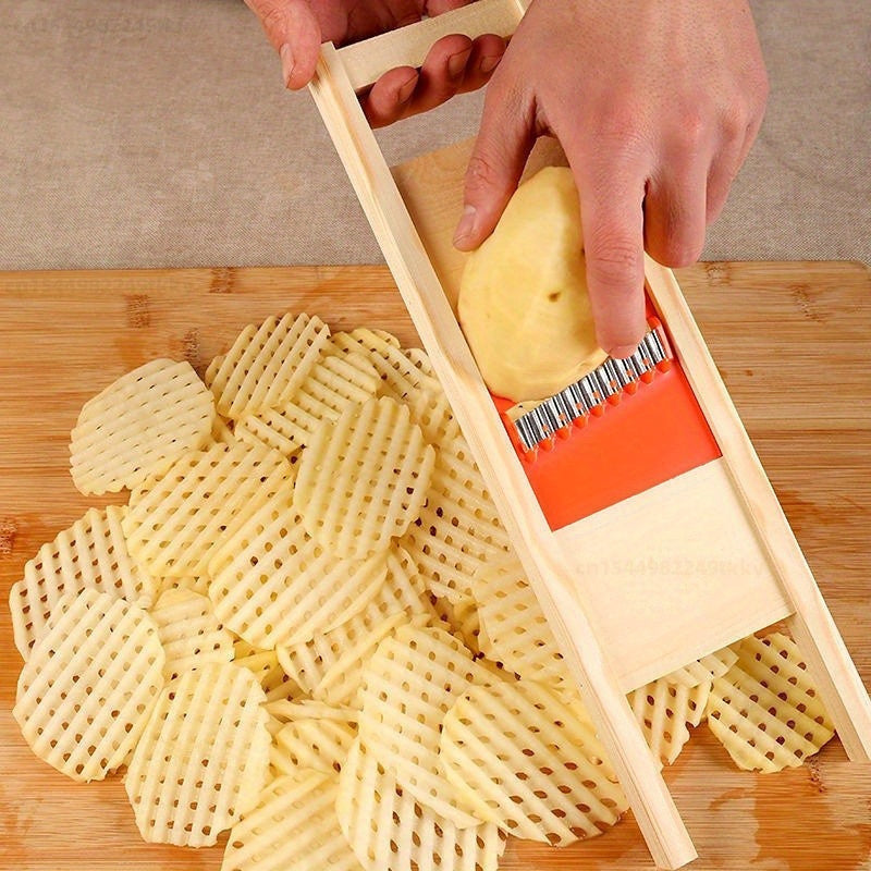 2-in-1 Vegetable and Potato Cutter: Manual, durable plastic, wavy blade, creates wave and flower shapes, ideal for creative cooking.