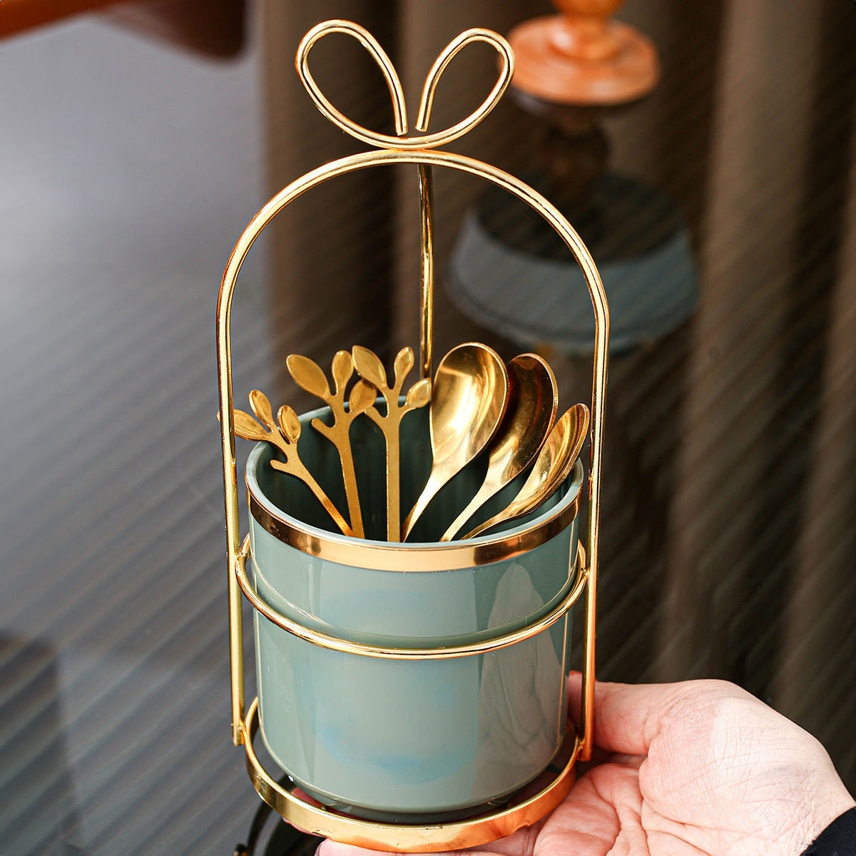 Set 6 cuillères à café en acier inoxydable avec pot de rangement et support en fer, organisateur pratique pour cuisine ou restaurant.