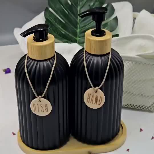 Set de 5 distributeurs de savon modernes noirs Plastique robuste, compatible plan de travail ou lavabo, système hygiénique à une touche, gain de place pour cuisine ou salle de bain.