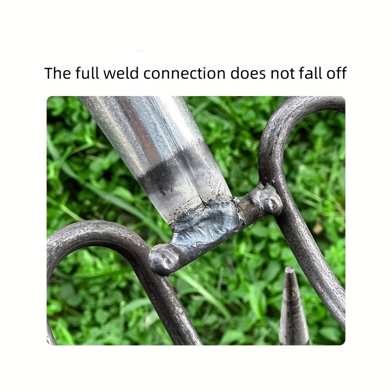 Râteau polyvalent en acier robuste, adapté au creusement et au travail du sol, idéal jardins, chantiers et nettoyage de plage, performant en conditions difficiles.