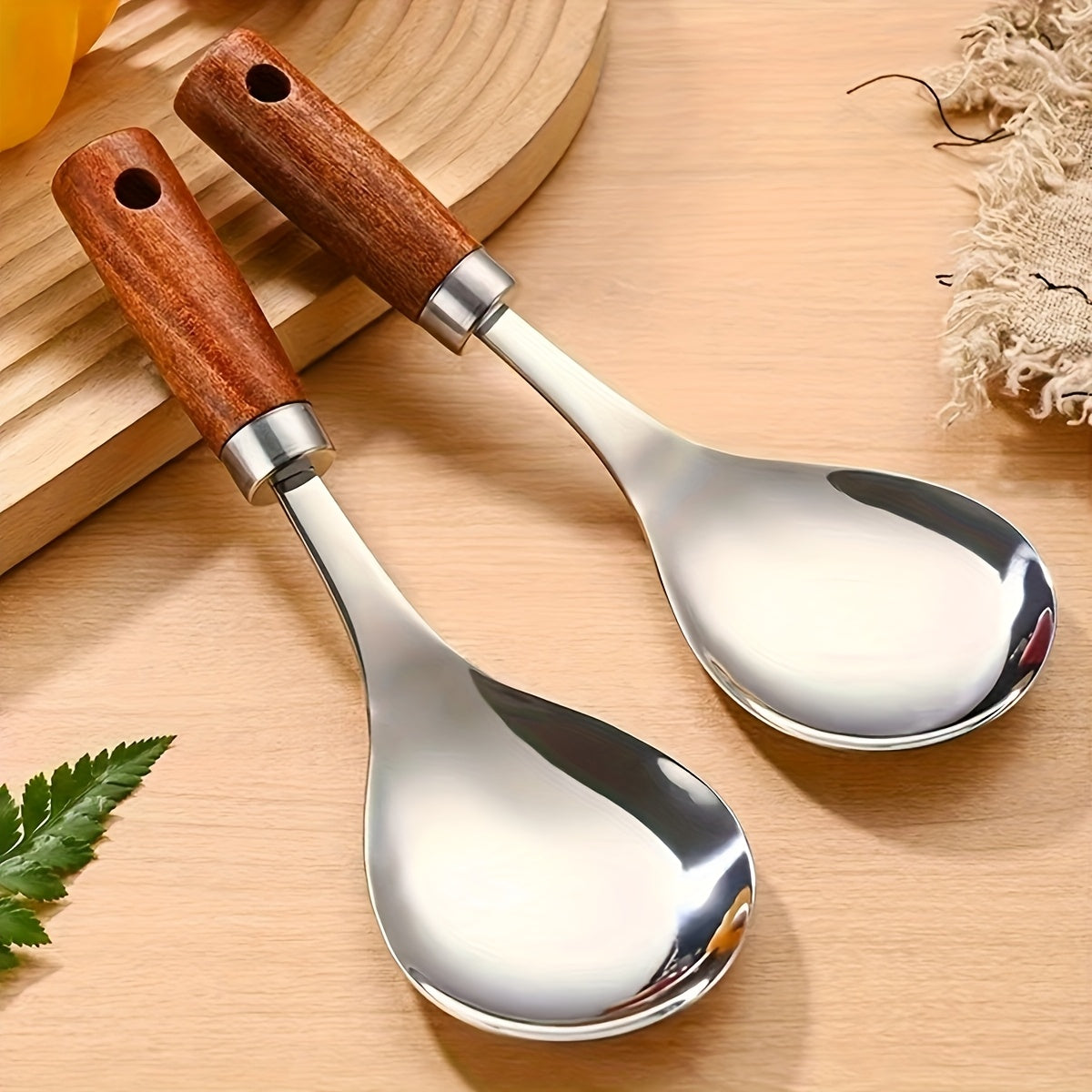Set of 2 stainless steel ladles with wooden handles, non-stick, for cooking, table service and home meals.