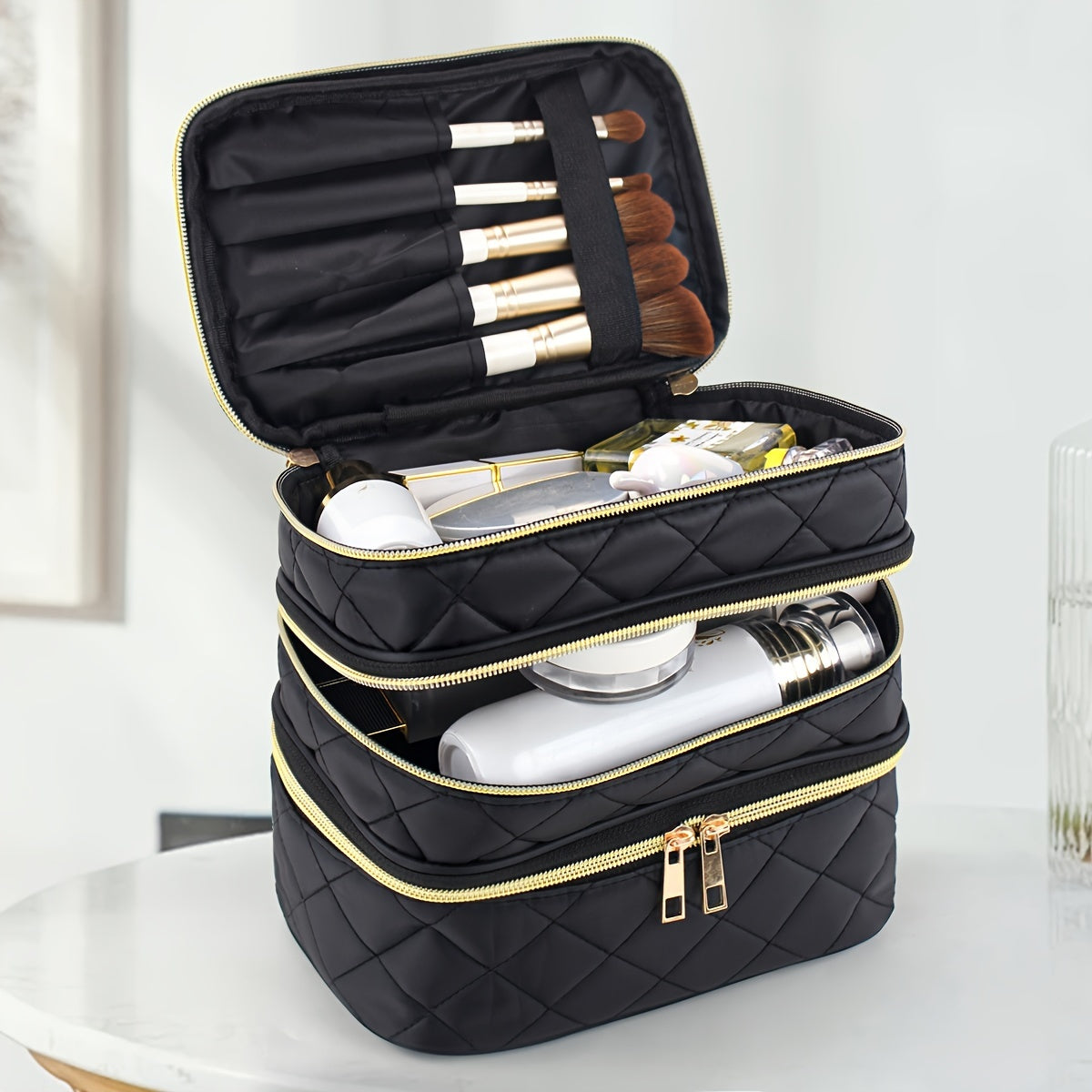Trousse cosmétique matelassée unisexe, 3 couches, grande capacité, poignées, polyester, organiseur pratique pour voyage et maison.