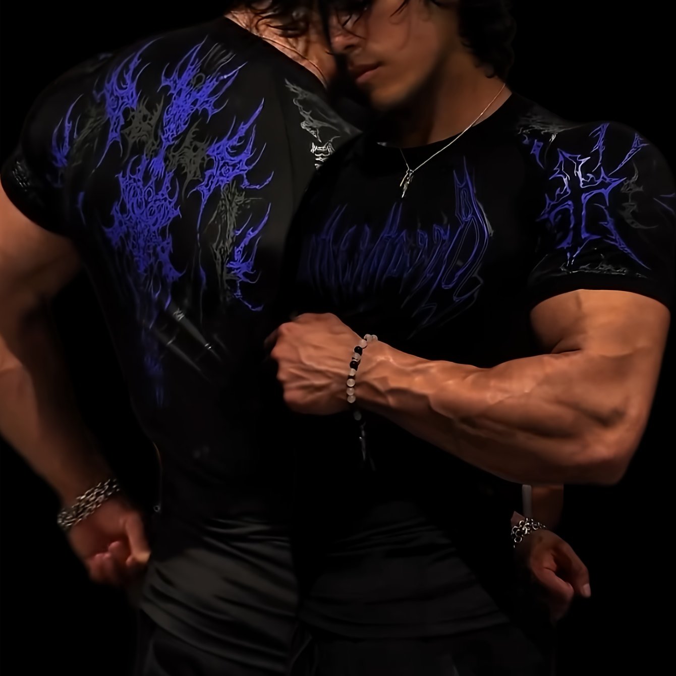 T-shirt compression 2025, haute élasticité, séchage rapide, motif géométrique rouge, maintien musculaire performant, adapté entraînement hommes et femmes.