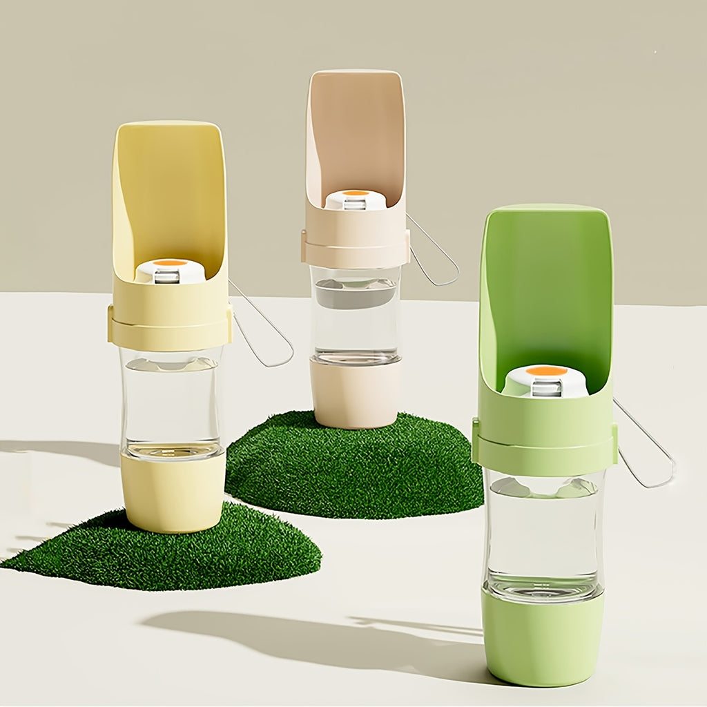 Bouteille d'eau portable et étanche pour chien. Distributeur durable en plastique, poignée ergonomique, design anti-renversement, idéale pour les sorties et voyages. Disponible en plusieurs couleurs.