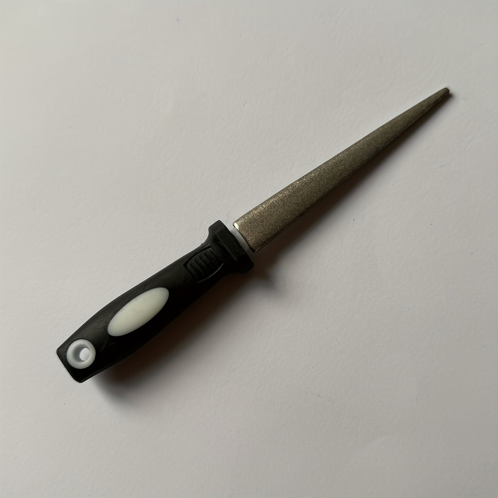 Pierre à aiguiser 2-en-1 diamant pour couteaux, ciseaux et outils de jardin, double face plate et courbe, poignée antidérapante, gris argenté.