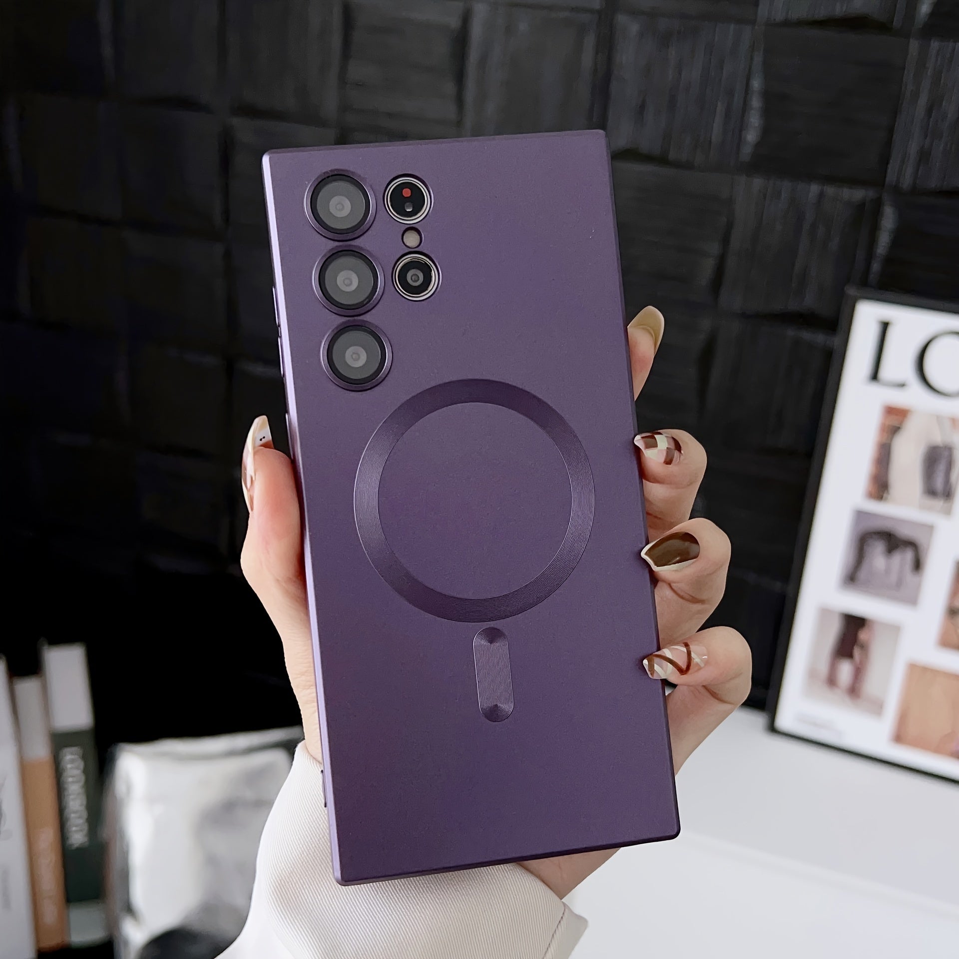 Transparent plated case compatible with wireless magnetic charging, shockproof, for Samsung Galaxy S20 to S23, offering protection and sleek style.