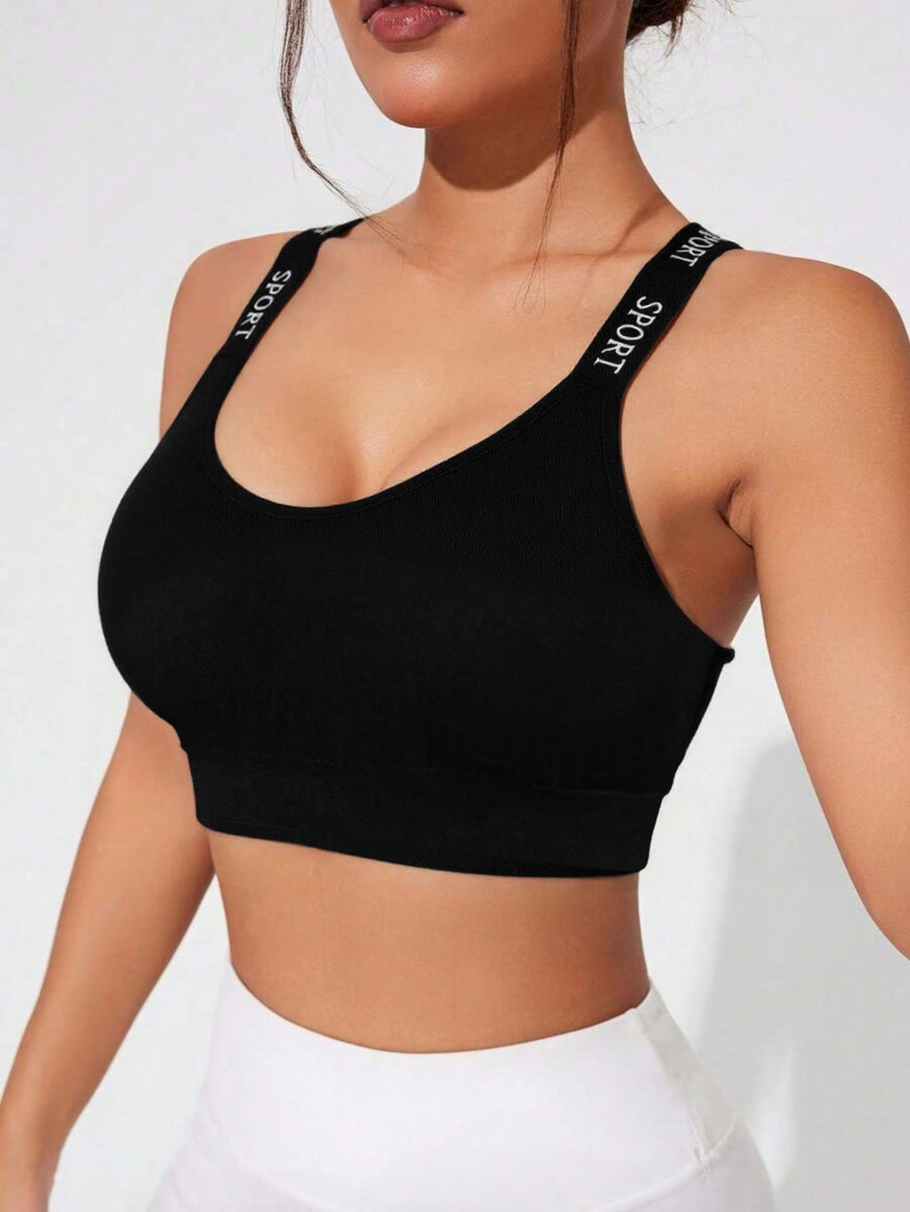 Brassière sport sans coutures, maintien confortable, design croisé dos nu, absorbe les chocs, idéale pour yoga, fitness et course.