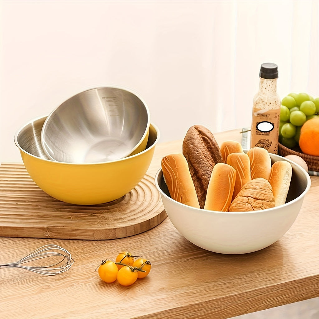 Ustensiles de pâtisserie avec saladier gradué en acier inoxydable, idéal pour mélange, stockage alimentaire et préparation de repas.