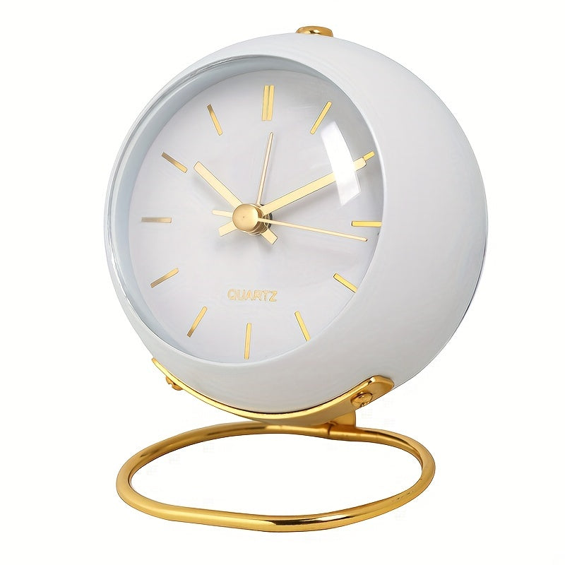 Silent desk clock, Nordic design, luminous hands, battery operated, round metal, ideal for students and home decor.