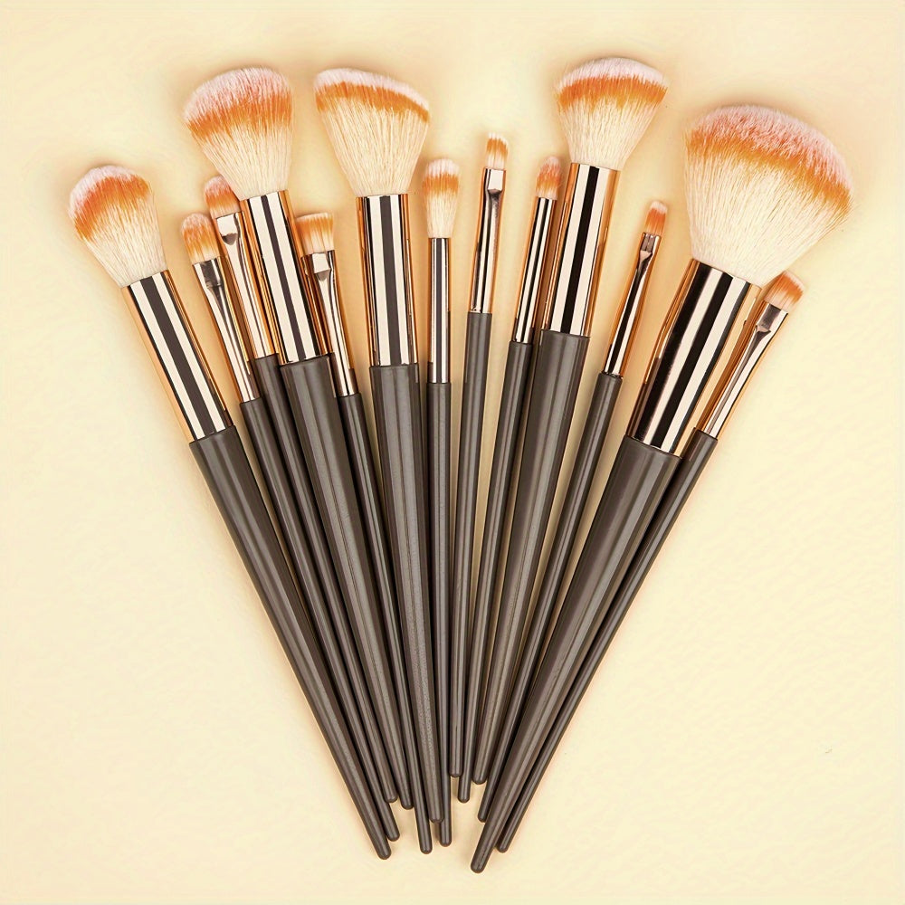 Professional 13/20/33 piece makeup set with accessories: nylon brushes, headband, sponges and accessories for precise and complete application.