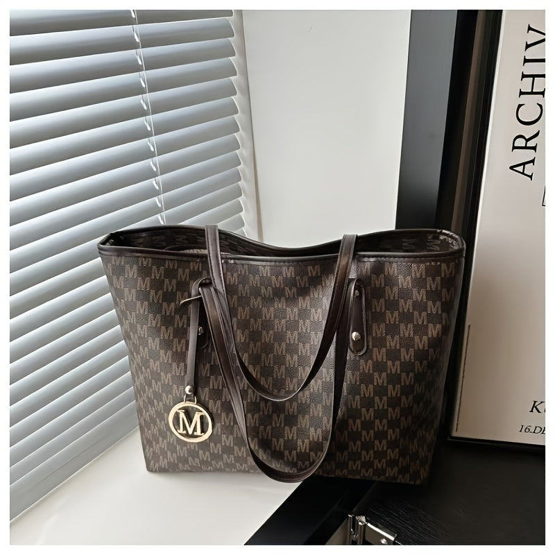 Grand sac fourre-tout féminin inspiré designer, cuir synthétique géométrique, bandoulière chaîne dorée amovible, monogramme 'M', léger pour bureau, école ou shopping.