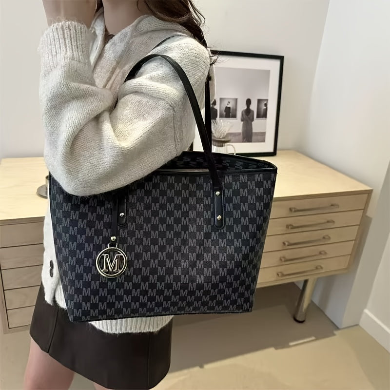 Grand sac fourre-tout féminin inspiré designer, cuir synthétique géométrique, bandoulière chaîne dorée amovible, monogramme 'M', léger pour bureau, école ou shopping.