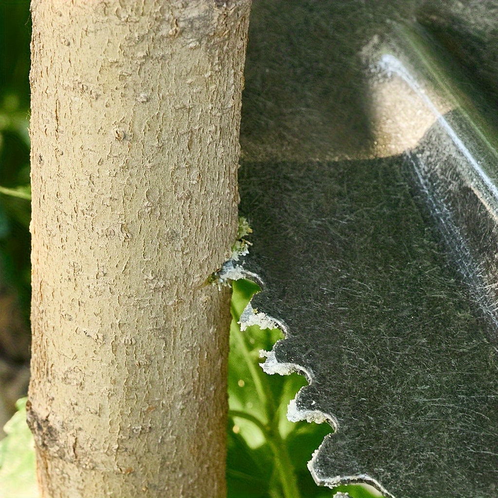 Pelle double usage en acier au manganèse, bord dentelé tranchant, robuste et durable, adaptée abattage, creusement profond, jardinage et préparation de bois de chauffage.