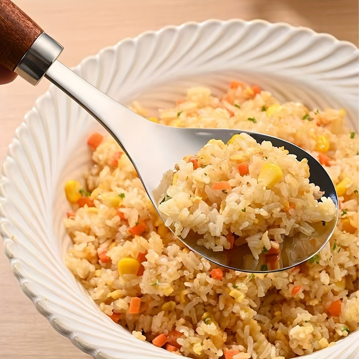 Set of 2 stainless steel ladles with wooden handles, non-stick, for cooking, table service and home meals.