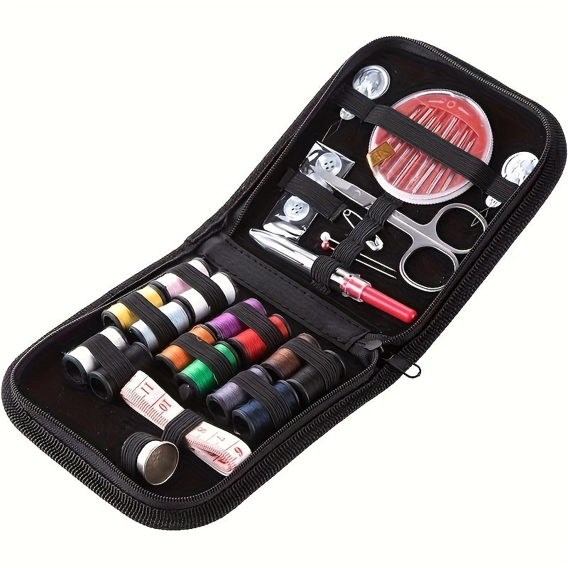 Kit de couture complet 67 pcs, aiguilles à grand chas, fils et accessoires, idéal pour réparations d’urgence et travaux manuels en déplacement.