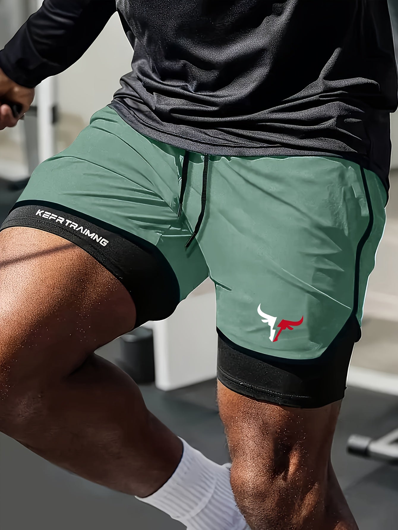 Shorts hommes 2-en-1, séchage rapide, respirants avec doublure mesh et poches, parfaits pour gym, randonnée et activités plage.