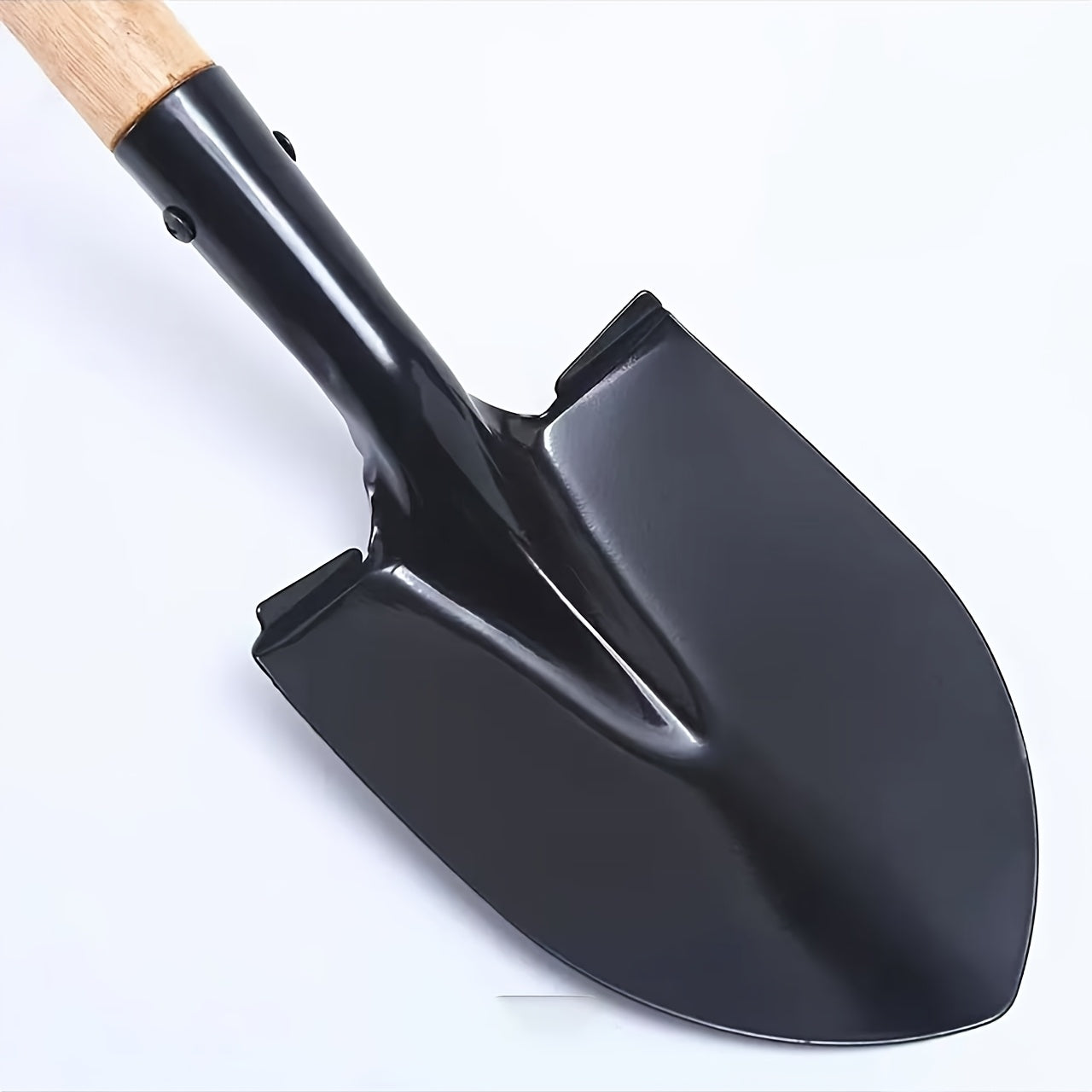 Pelle de jardin compacte, construction métallique robuste, idéale pour jardinage domestique et petits travaux de creusement, usage manuel sans électricité.