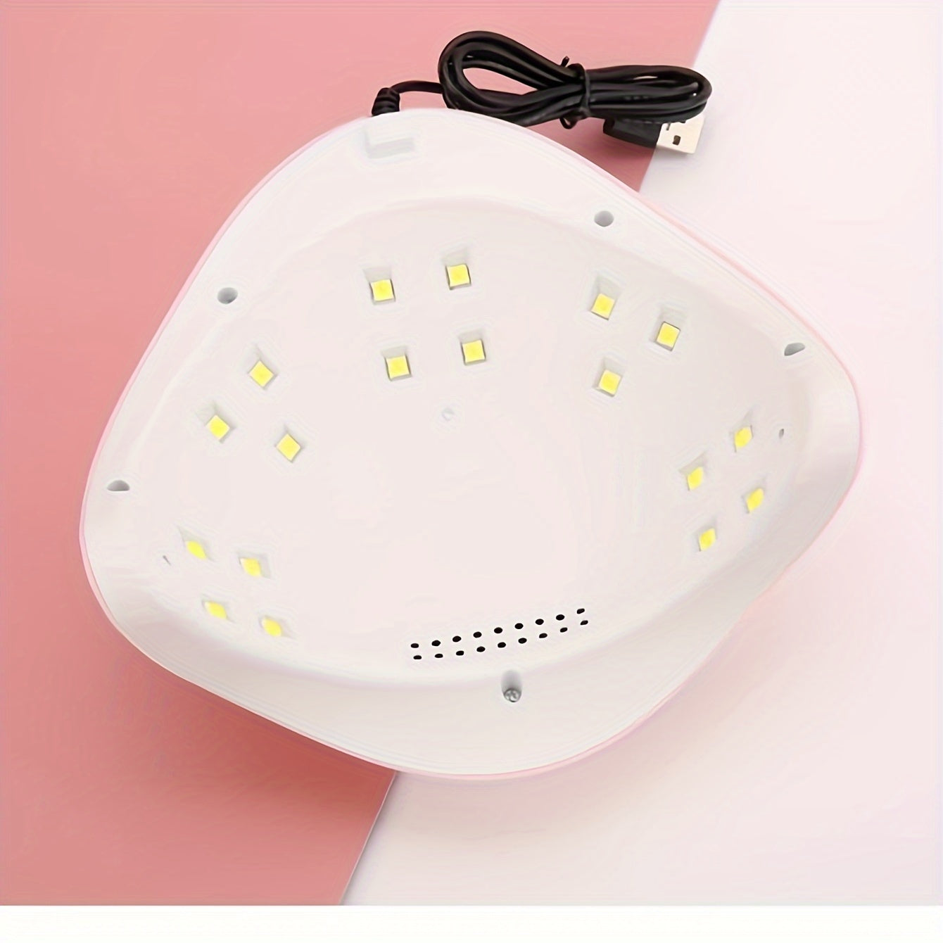 Kit nail art complet avec lampe UV USB, polisseuse, outils cuticules et séparateurs de doigts, idéal pour manucure à domicile.