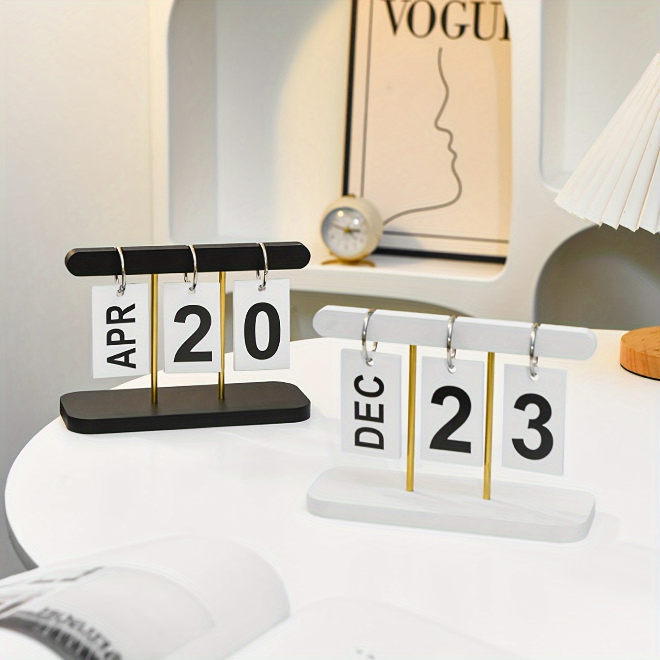 Minimalist Nordic rocking calendar, decorative and creative, ideal for office, living room, dining room or coffee table, elegant and modern design.