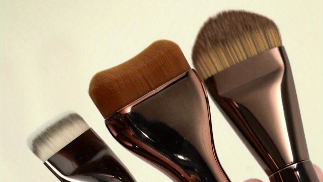 MAANGE 3-piece set: aluminum makeup brushes, Kabuki foundation brush, soft and thick bristles, beginners, portable and easy to use.