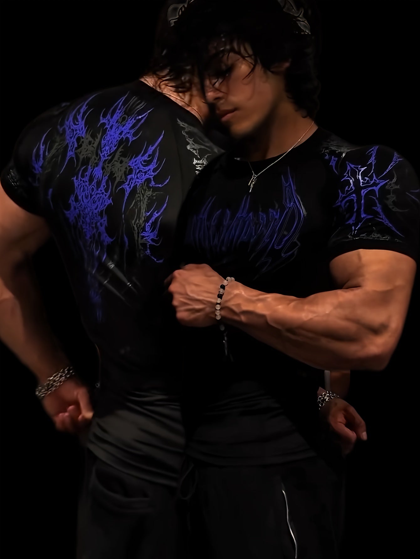 T-shirt compression 2025, haute élasticité, séchage rapide, motif géométrique rouge, maintien musculaire performant, adapté entraînement hommes et femmes.