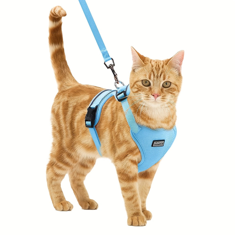 Harnais et laisse pour chat, gilet ajustable antifuîte, doux et respirant, bandes réfléchissantes, contrôle facile pour promenades sécurisées.