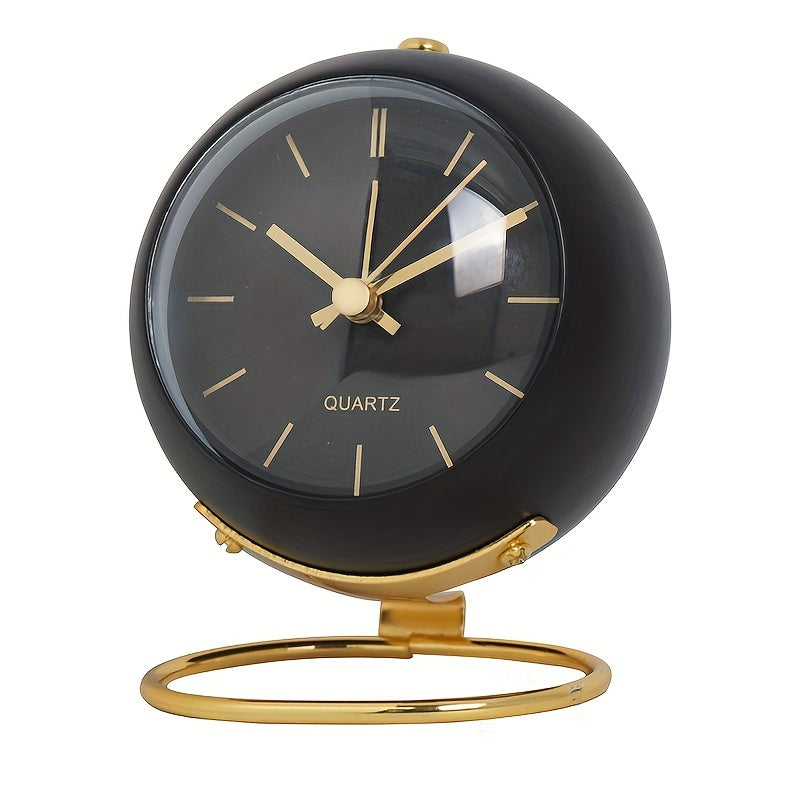 Silent desk clock, Nordic design, luminous hands, battery operated, round metal, ideal for students and home decor.