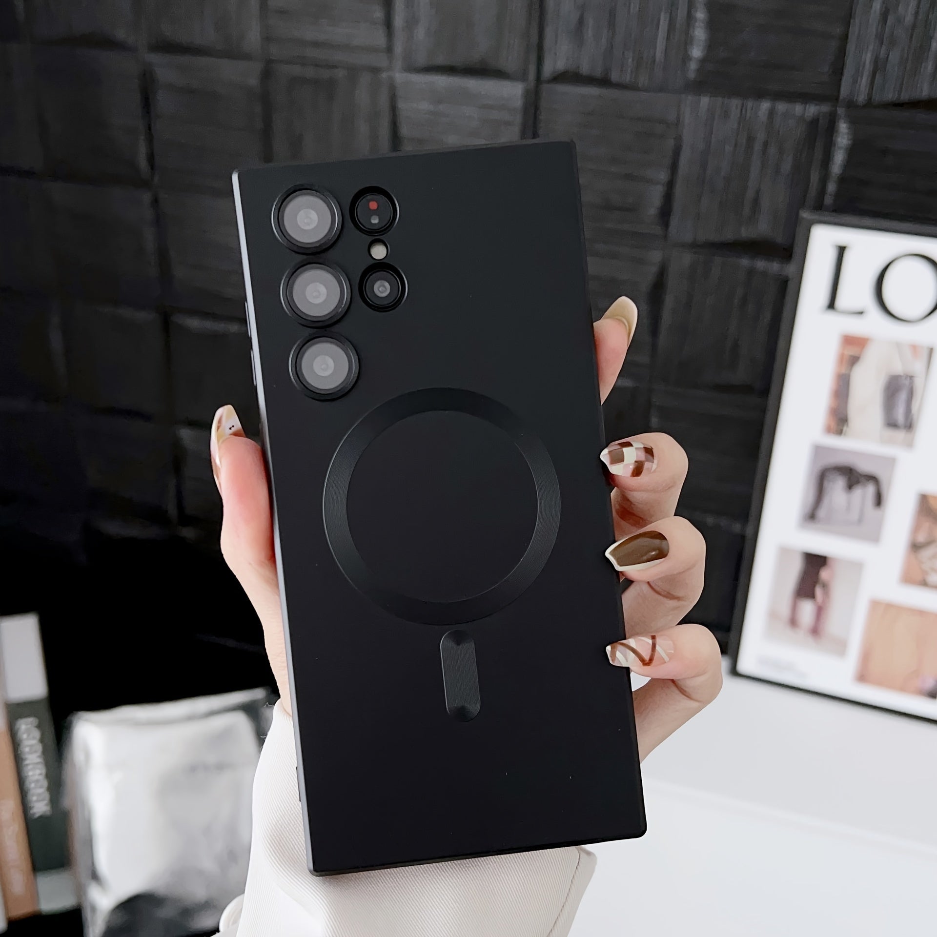 Transparent plated case compatible with wireless magnetic charging, shockproof, for Samsung Galaxy S20 to S23, offering protection and sleek style.