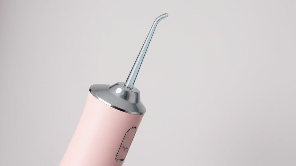 Hydropulseur dentaire sans fil, 4 buses rotatives à 360°, rechargeable USB, batterie lithium, parfait pour soins quotidiens dents et gencives.