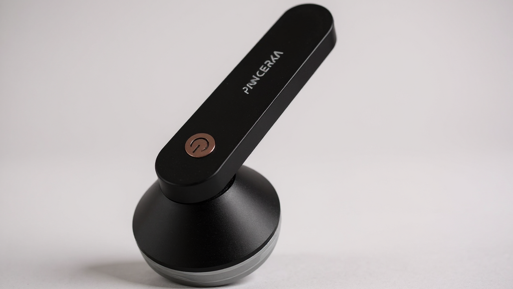 Pince à tissus PANCERKA portable USB, lame à six lames et grille nid d’abeille, enlève bouloches et peluches efficacement à domicile.