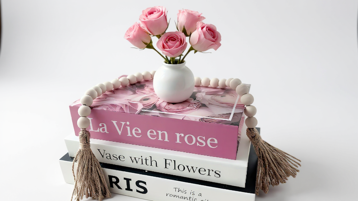 Lot de 3 livres décoratifs de luxe Stack réaliste avec roses roses et vase, sans électricité, idéal pour maison, bureau, café ou photo, design élégant.