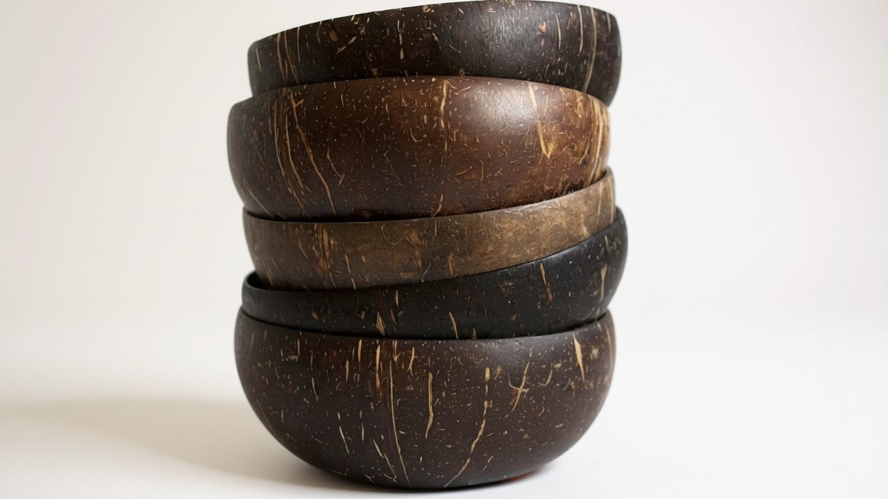 Lot 2 bols salade en coquille de noix de coco, avec cuillère en bois, parfait pour fruits et céréales, cadeau idéal rentrée scolaire.