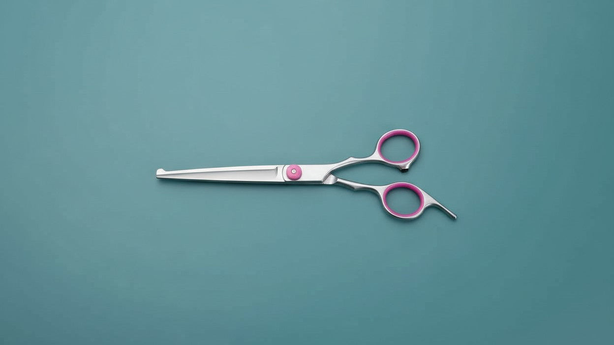 Set de tondeuses de beauté pour animaux 4 pièces. Comprend ciseaux droits, tondeuse, ciseaux incurvés et peigne en acier inoxydable.