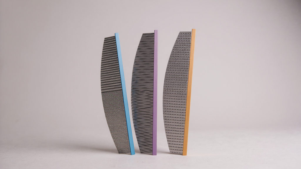 Stainless steel pet grooming comb. Aluminium handle, detangles knots and removes dead hair.