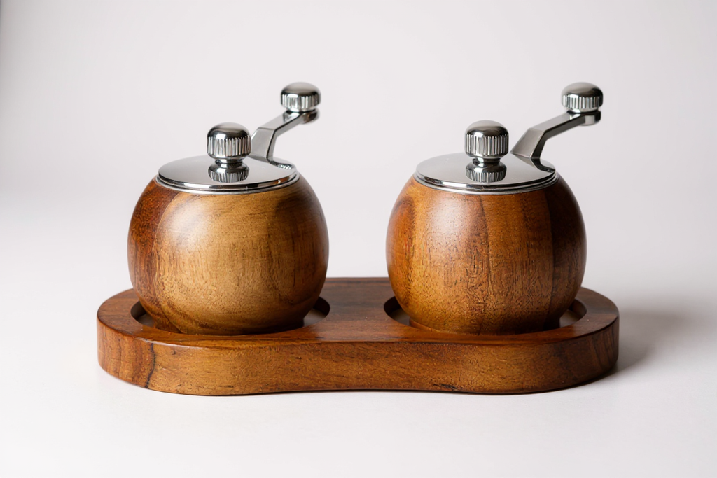 Moulin à Poivre et Sel en Bois Premium (1 pc) : Manuel, réglable, parfait pour poivre et sel fraîchement moulus, idéal steaks, salades et assaisonnements.