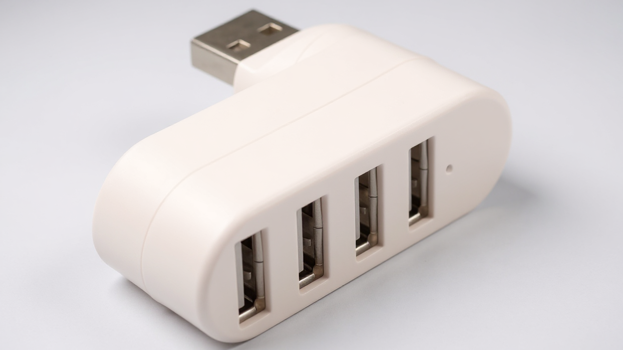 Mini adaptateur hub USB 3 ports pour PC et ordinateur portable, rotation pratique, connexion multiple, design compact et durable.