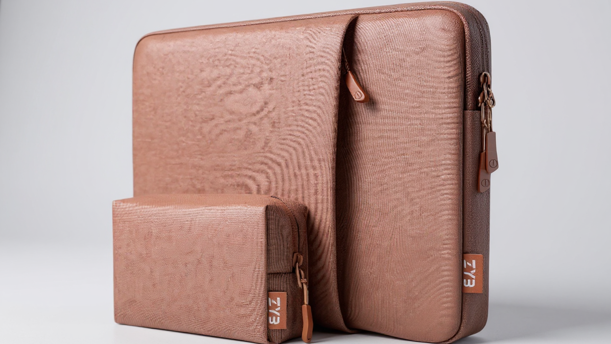 Housse de protection pour ordinateur portable, compatible MacBook et autres notebooks de 13,5" , avec compartiment accessoires, design rose, transport sûr et élégant.