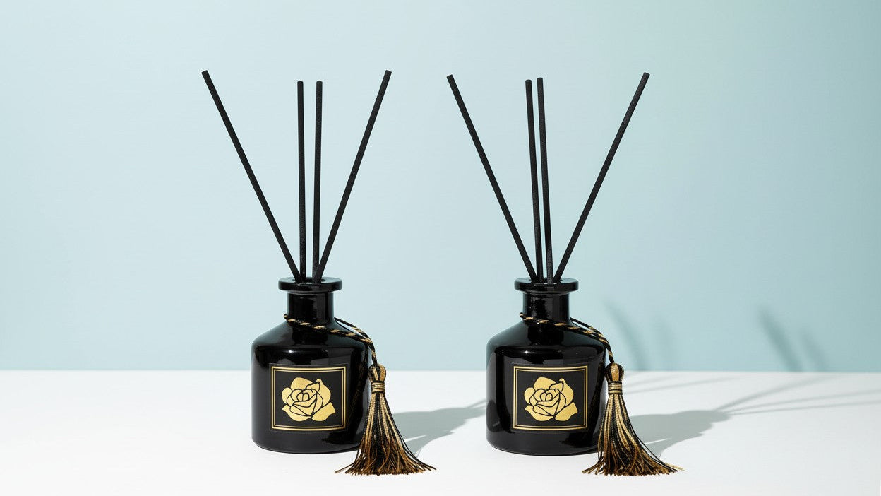 Diffuseur d’ambiance à parfum intense Bouteille avec bâtonnets, disponible en plusieurs senteurs, idéal pour parfumer et rafraîchir maison ou bureau.