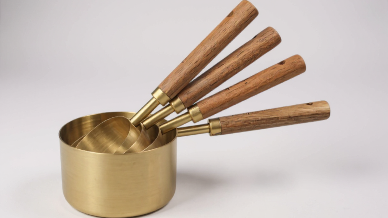 Set de Tasses et Cuillères à Mesurer en Acier Inoxydable : 4 ou 8 pcs, poignée bois d’acacia, idéal pâtisserie, assaisonnements et DIY cuisine.