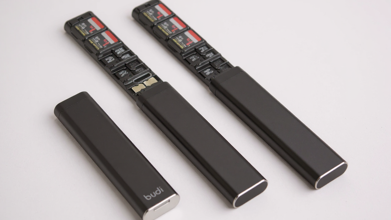 Ultra-resistant metal case for memory cards, secure, compatible with 27 Micro SD and 6 SD cards, shockproof, ideal for organizing and protecting photo equipment.