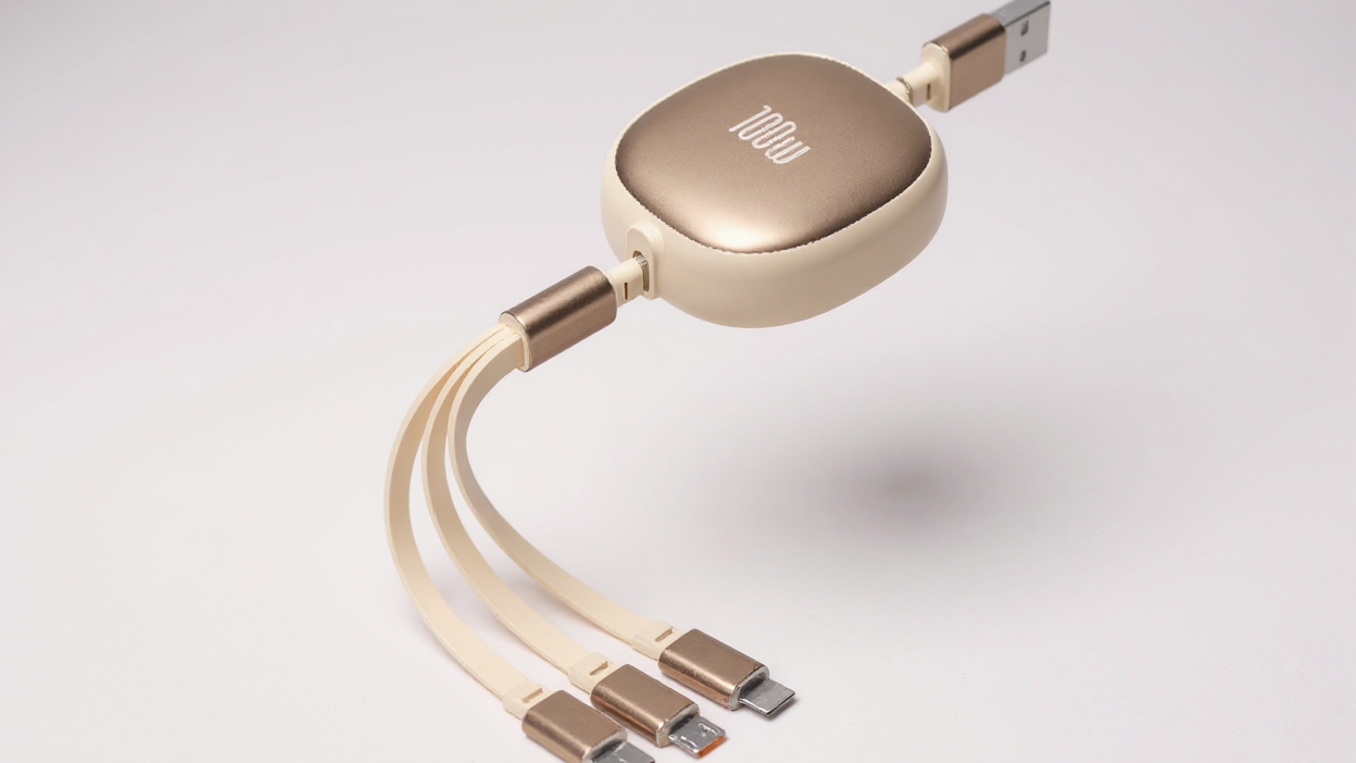 Câble USB rétractable 3-en-1, charge rapide 100 W, compatible USB-C/Micro USB/iPhone, transfert données 480 Mbps, alimentation ≤36 V.