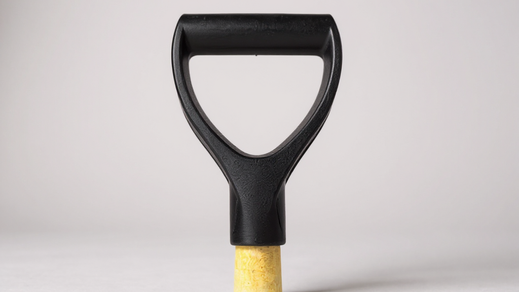 Poignée de pelle en plastique robuste et ergonomique, design courbé ou droit, compatible pelles et accessoires, idéale neige, jardinage et terrassement.