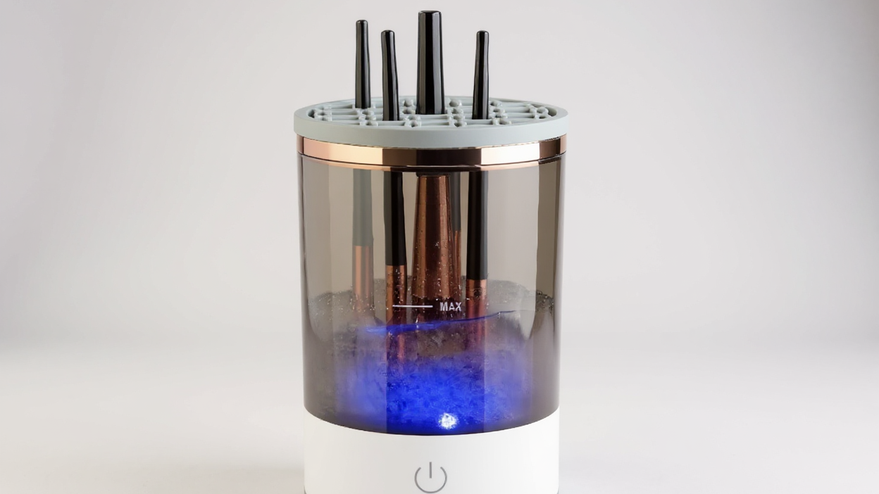 Nettoyeur électrique de pinceaux maquillage, automatique avec tapis de nettoyage, compatible toutes tailles, pratique et portable, cadeau idéal pour femmes.