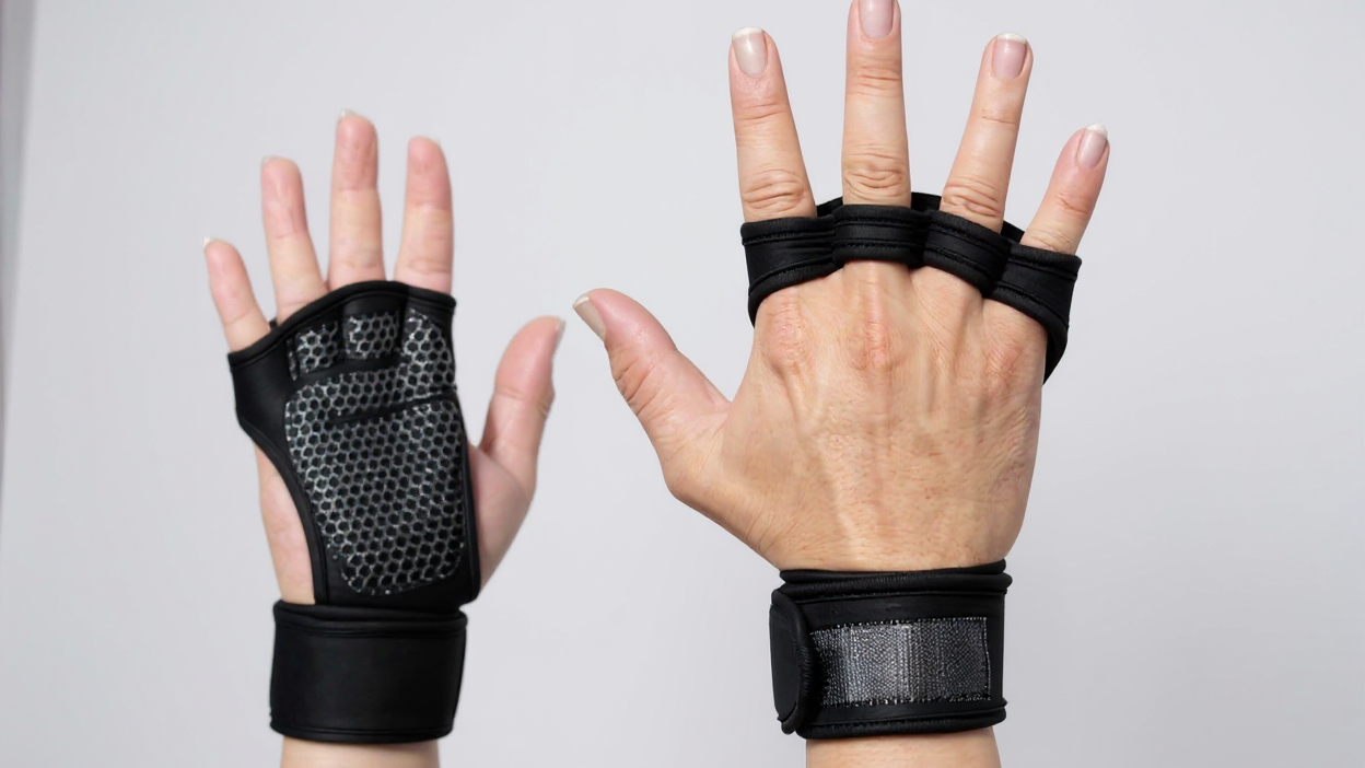 Gants sans doigts antidérapants et durables, offrant protection et confort, avec poignet réglable, parfaits pour musculation et entraînement fitness.
