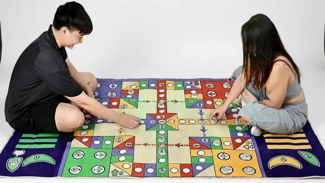 Deluxe mat-style ludo game, with 16 pieces, dice, foldable and portable, perfect for family, parties and gifts.