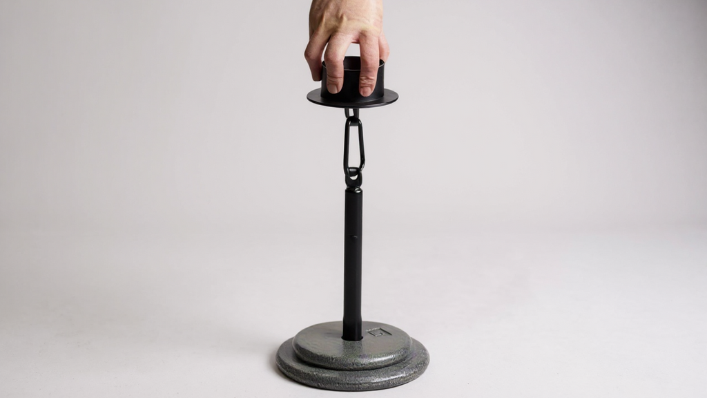 Renforceur de prise en fer noir durable avec poids ajustable, idéal pour l’entraînement à domicile et en salle de sport, construction robuste.